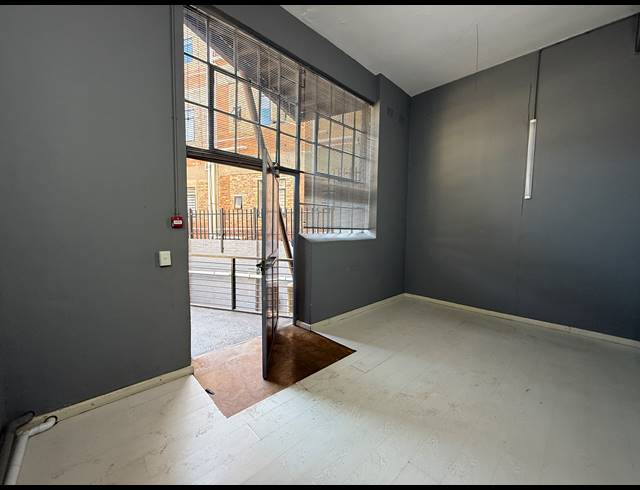 120M² OFFICE TO LET IN MILPARK